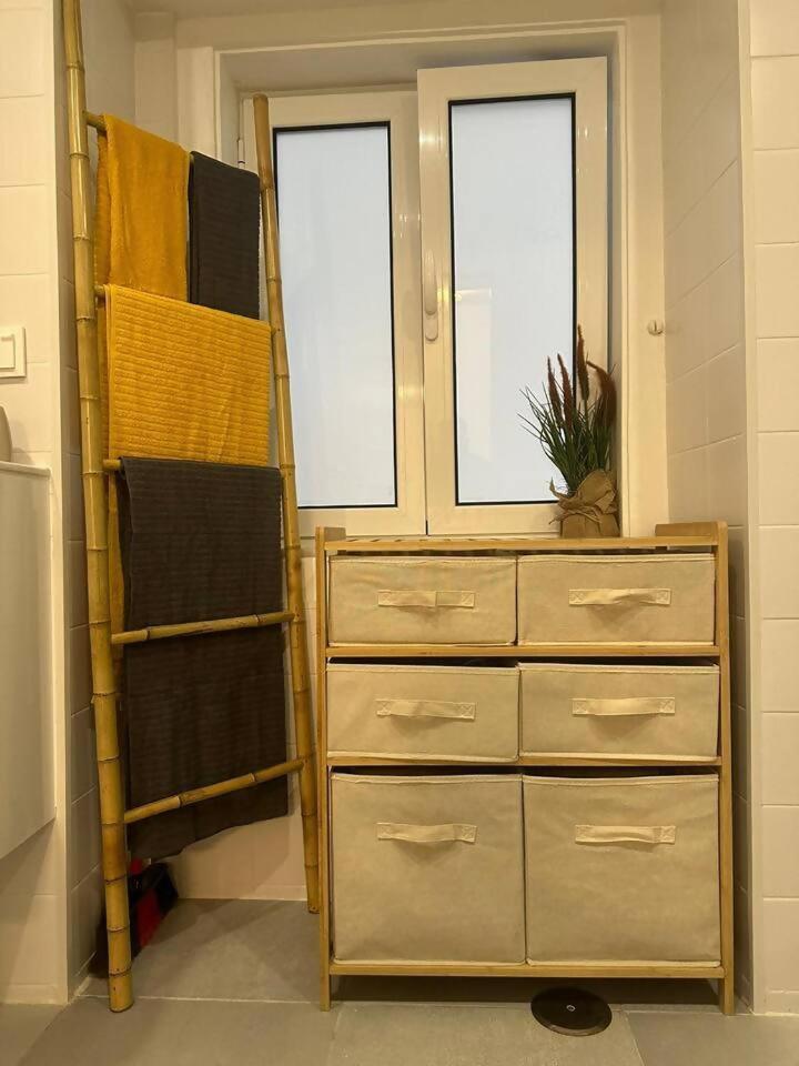 Stylish Renovated Apartment In Chiado Lisboa Extérieur photo