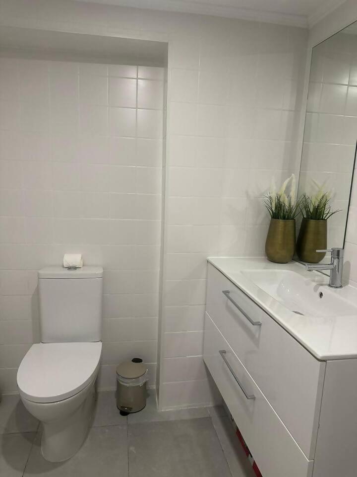 Stylish Renovated Apartment In Chiado Lisboa Extérieur photo