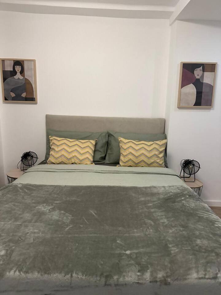 Stylish Renovated Apartment In Chiado Lisboa Extérieur photo