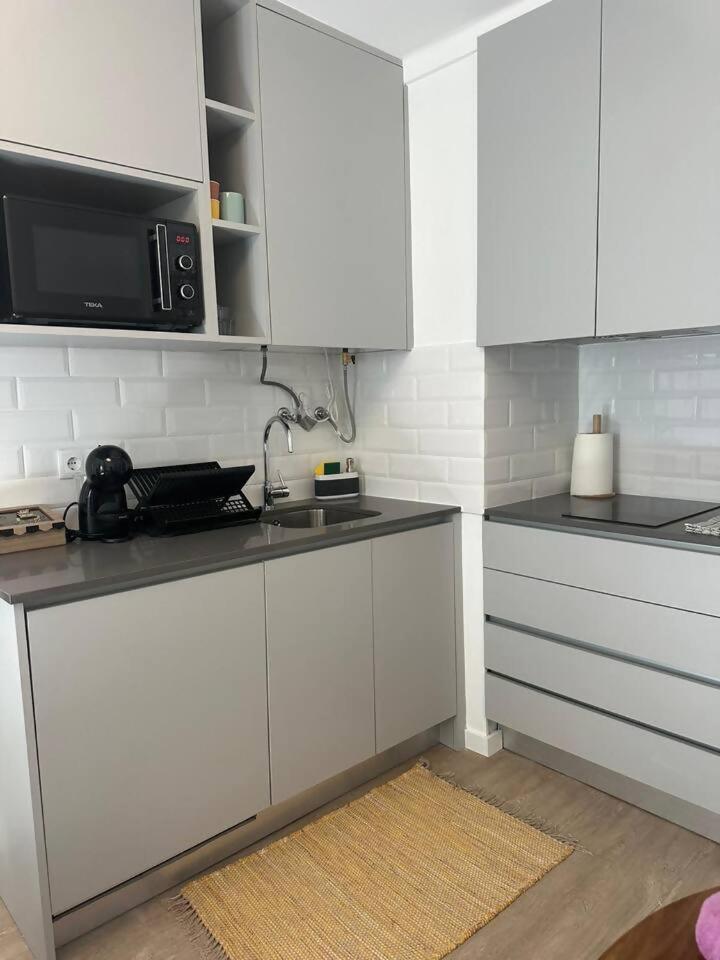 Stylish Renovated Apartment In Chiado Lisboa Extérieur photo